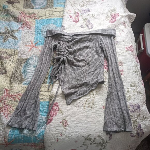 Bell bottom sleeve top - Picture 6 of 6